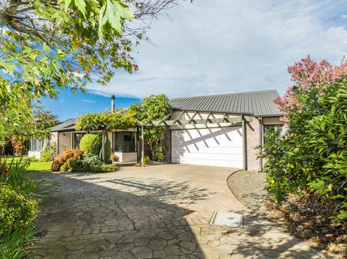 8 Bishops Close, Greenmeadows