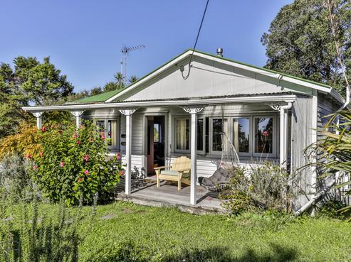 11 Miha Road, Titirangi