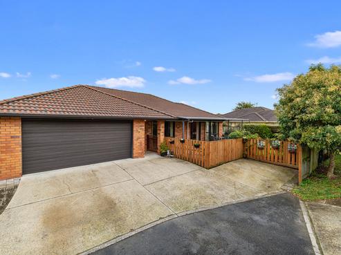 51 Parkside Drive, Huntington