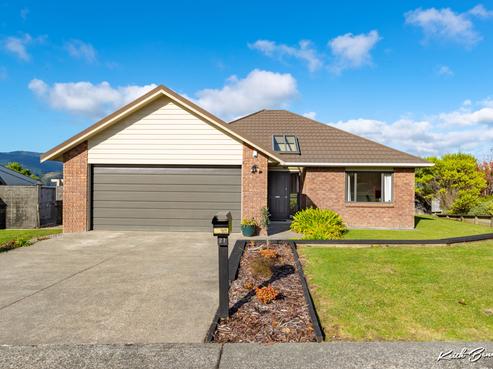 27 James Nairn Grove, Riverstone Terraces