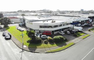 Prime industrial corner site in the heart of Wiri