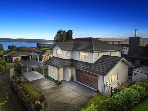 2/31 Kurupae Road, Hilltop