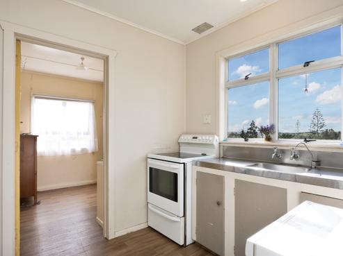 18 School Road, Wellsford