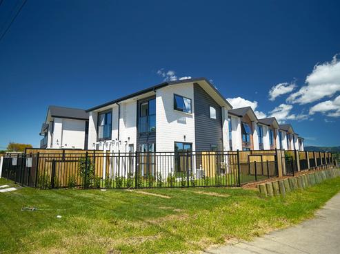 3/170 Don Buck Road, Massey