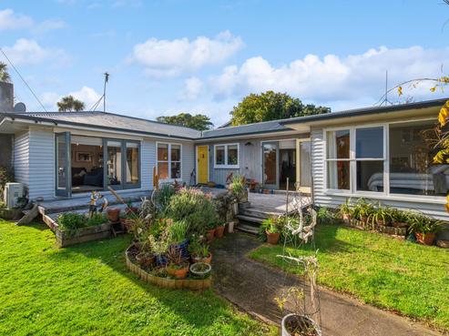 39 Eatwell Avenue, Paraparaumu Beach