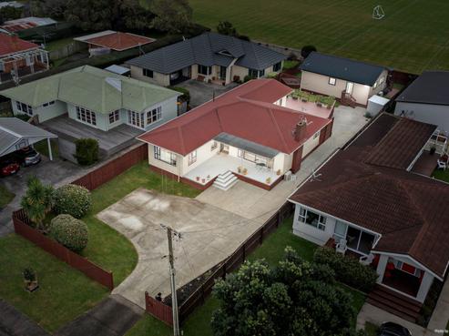 14 Peachgrove Road, Te Atatu Peninsula