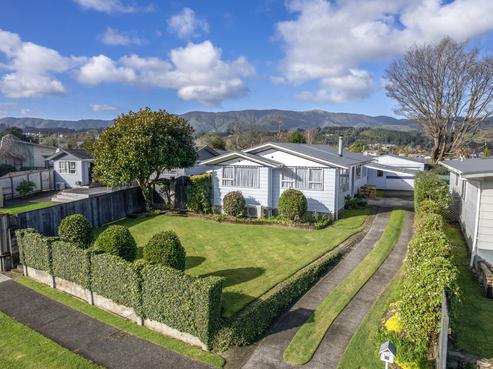 12 Fremont Grove, Totara Park