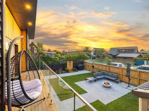 2/2 Mermaid Place, Southshore