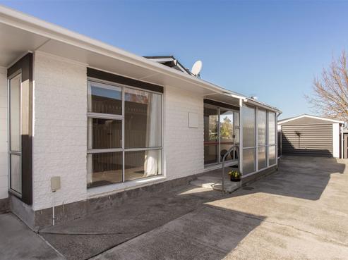 2/76 Grants Road, Papanui