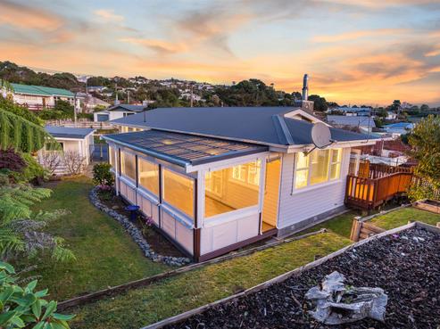 11 Cara Crescent, Paparangi