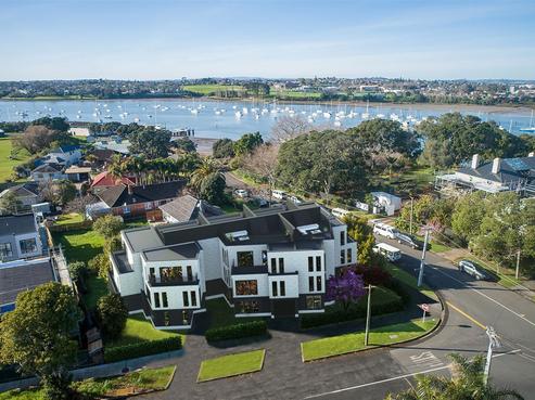 90 Kings Road, Panmure