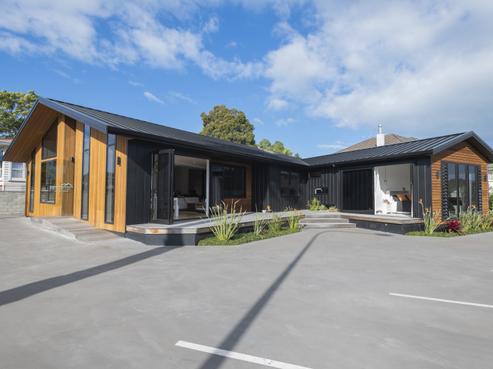 97 Esplanade, Kaiti