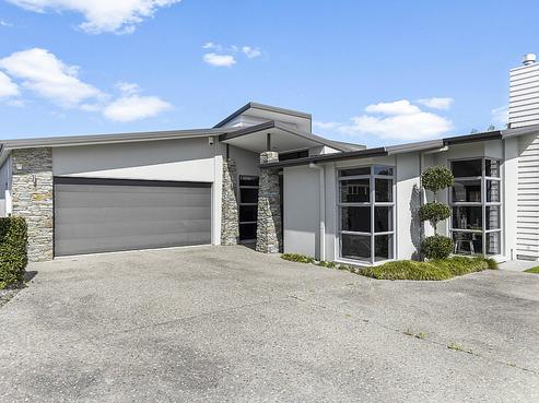 3 Meadowbank Court, Huntington