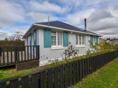 255 High Street North, Carterton