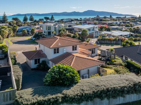 136 Renown Road, Raumati South