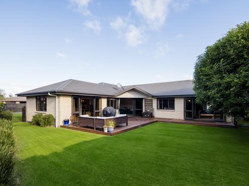 5 Ashington Grove, Huntington