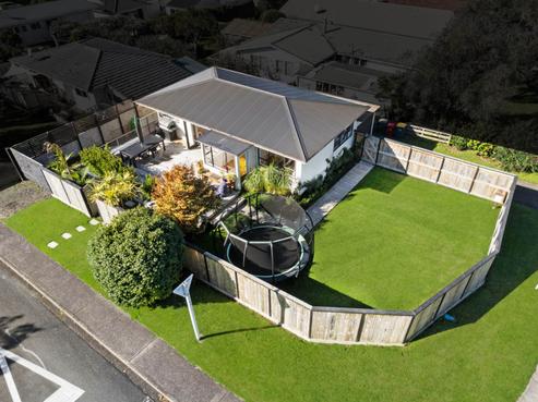 8 Red Beach Road, Red Beach