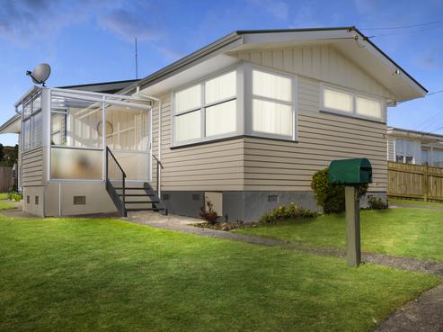 8 Pauline Way, Paparangi