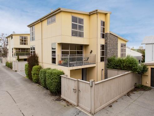 7 Elderwood Lane, Edgeware