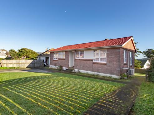 15 Arahura Crescent, Waitangirua
