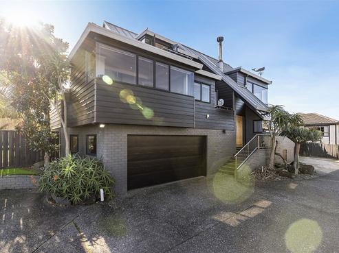 8 Newburn Road, Waiake