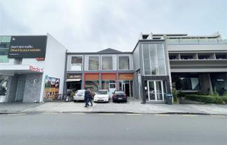 Prime retail in Newmarket