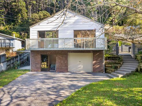 32 Elmslie Road, Pinehaven