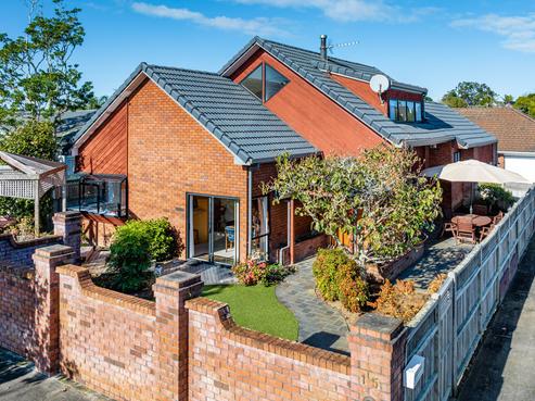 15 Highwic Avenue, Epsom