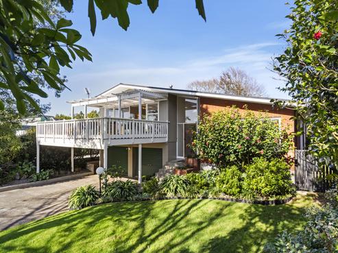 16 Barnhill Crescent, Pahurehure