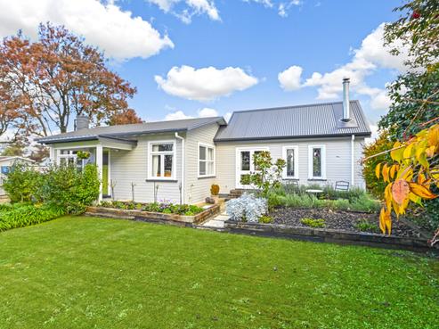 207 Murdoch Road East, Akina