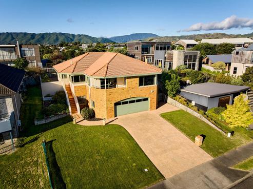 11 Major Durie Place, Waikanae Beach