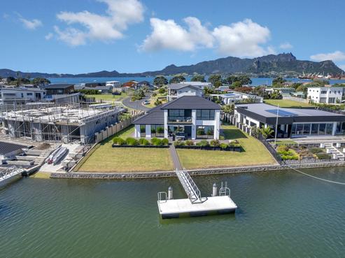 7 Fred Carr Place, One Tree Point