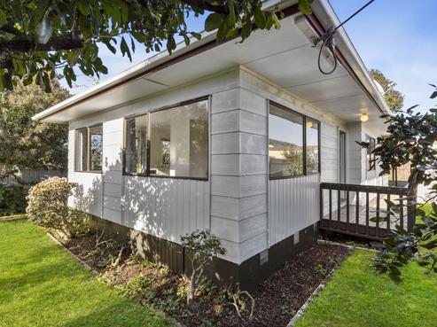 2/128A Bruce Mclaren Road, Henderson