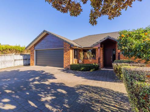 16 Milbrook Place, Chartwell