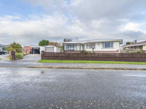2 Kinmont Crescent, Newfield