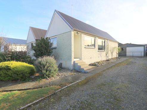 60 Arundel Crescent, Strathern