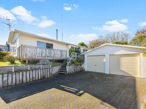 13 Beachman Grove, Hilltop