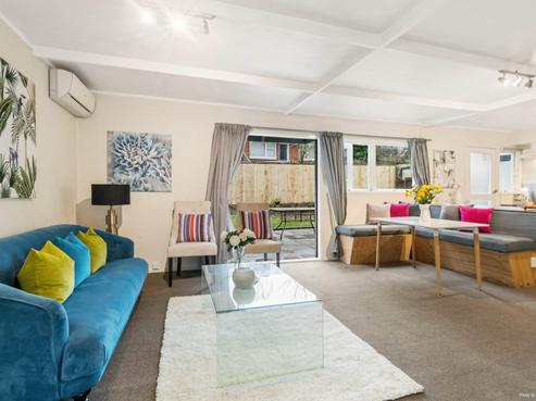 2/27 Lagoon Drive, Panmure