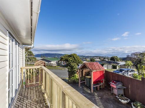 108 Arahura Crescent, Waitangirua