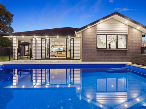 8 Glory Way, Buckland