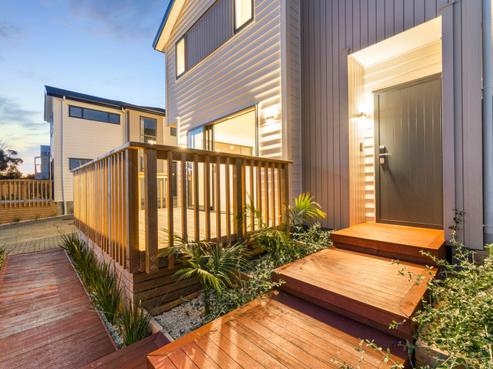 4/110 Royal Road, Massey