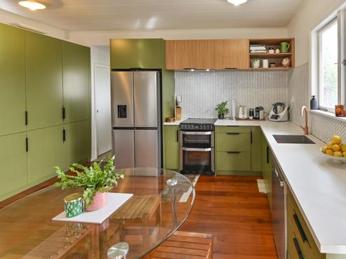 920 Nelson Street North, Mahora