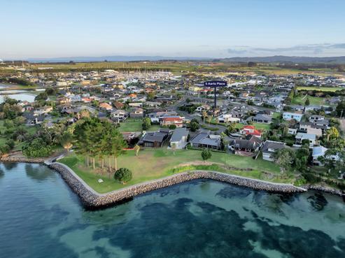 5 Aarts Place, One Tree Point