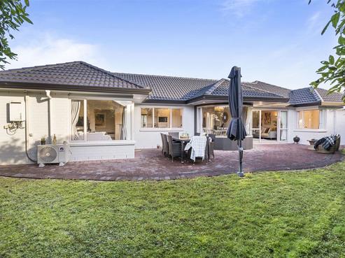 15 Windsong Court, Northpark