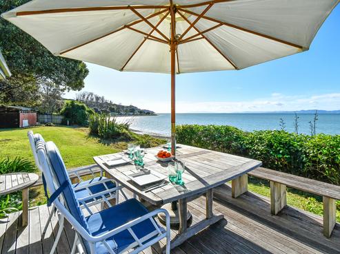 1820 East Coast Road, Whakatiwai