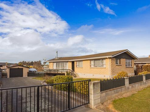 46 Grove Avenue, Weston