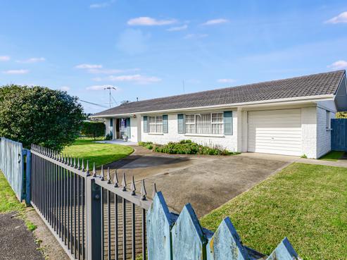 53 Pine Avenue, Bader