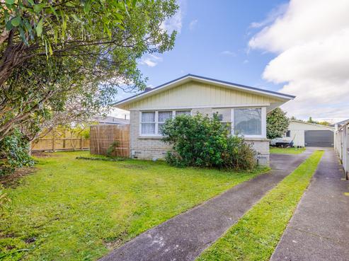 6 Deanwell Avenue, Deanwell