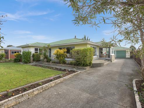 50 Clarence Cox Crescent, Pirimai