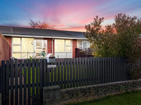 43 Hills Road, Edgeware